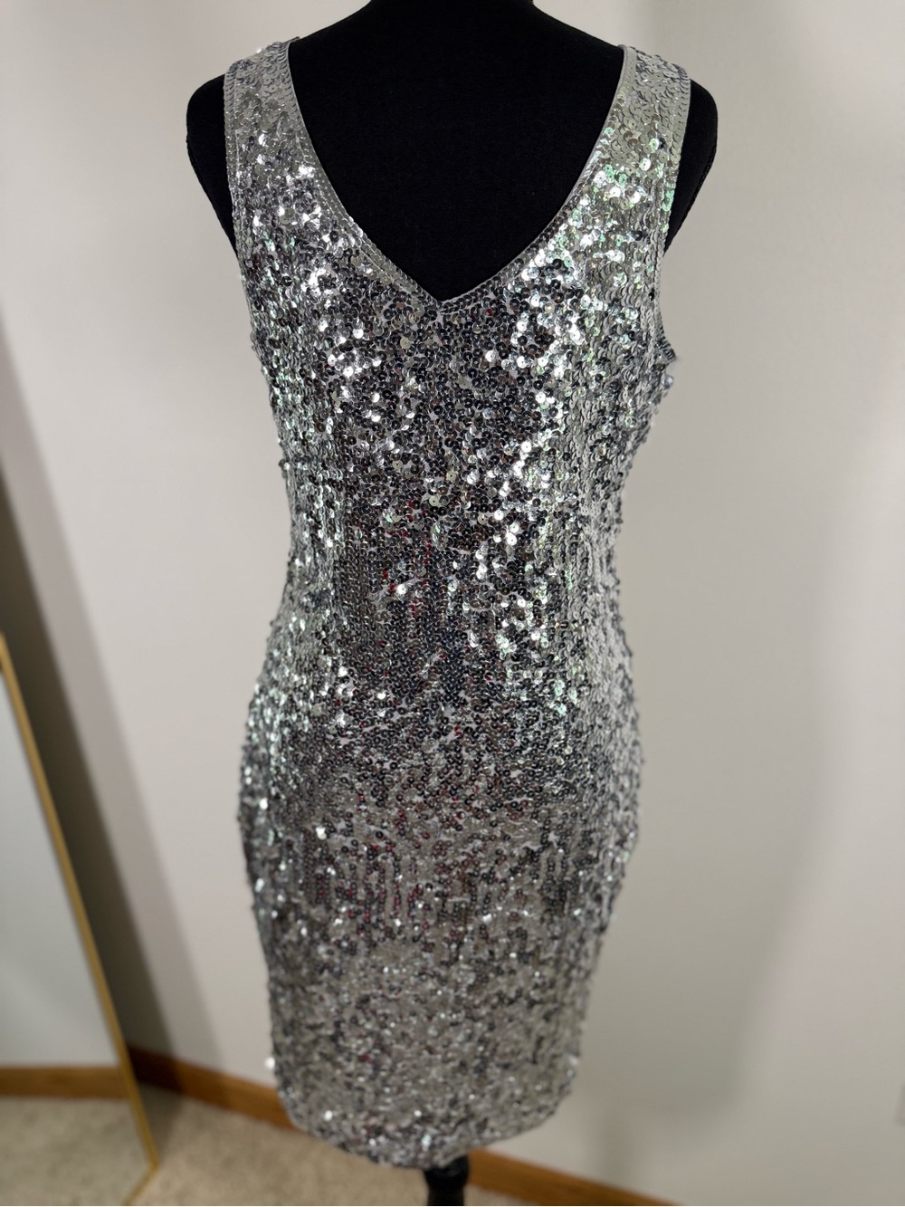 Silver Sequin Cocktail Party Dress Size M Sleeveless V Neck Sparkle - Picture 5 of 9
